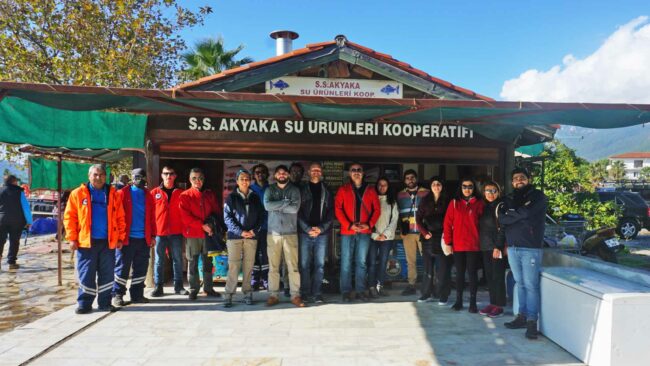 Photo de groupe des gestionnaires formés à l'efficacité de la conservation marine, à Gökova en Turquie