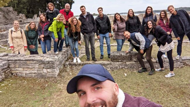 Photo de groupe des gestionnaires formés à l'efficacité de la conservation marine, à Brijuni en Croatie