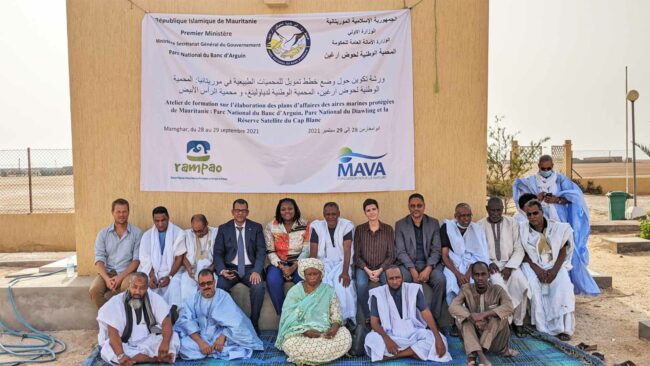 Photo de groupe des gestionnaires mauritaniens d'aires protégées formés à la planification financière, à Magmar en Mauritanie